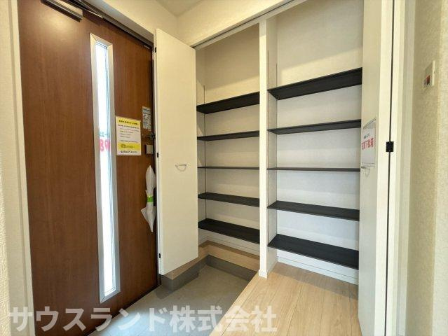 八王子市泉町　15号棟の玄関