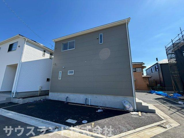 八王子市泉町　15号棟の駐車場|周辺には高い建物が無いので開放感に溢れ、陽当たり・風通しにも恵まれています。