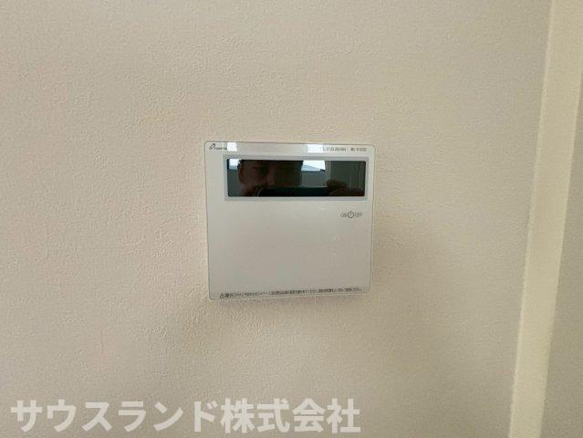 八王子市本町４期の発電・温水設備|家族の入浴時間を快適に支えるオートバス。ボタン操作でお風呂の準備がしやすい設備です。