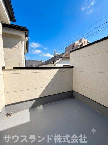 八王子市本町４期のバルコニー|開放的で心地よいバルコニー。景色を眺めながらゆったりとティータイムはいかがでしょうか。