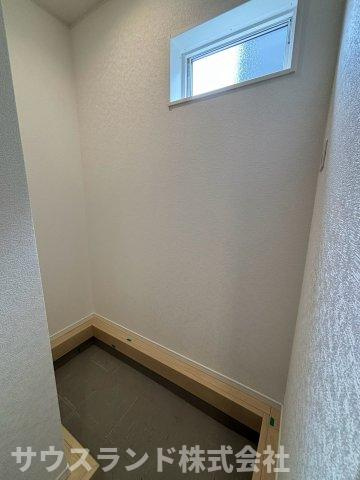 八王子市泉町　18号棟の収納|廊下や各部屋に設けられた便利な収納スペースです。日用品のストックやお掃除道具など、サッと取り出したいものをしまっておくのに重宝します。生活感を出さずに、すっきりと整理整頓されたお部屋を保てます。