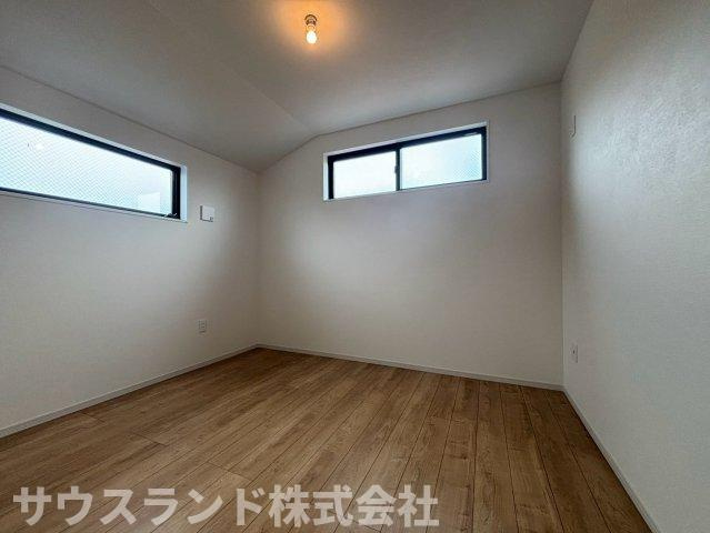 東浅川町8期　2号棟の洋室