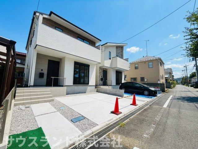東浅川町8期　2号棟の前面道路含む現地写真