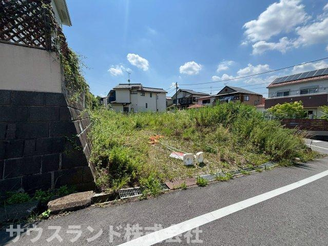八王子市絹ケ丘6期の外観|太陽の光がたっぷりと降り注ぐ、明るく開放感あふれる立地です！周辺に高い建物がないため、これから建つお部屋の隅々まで自然光が届きます。お庭を作って、お子様と一緒にガーデニングを楽しむこともできます♪