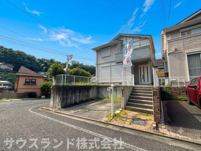 八王子市大船町の前面道路含む現地写真|お家の前の道路はゆとりある幅が確保されており、大きめのお車でも焦らず落ち着いて駐車することができます！見通しも大変良好ですので、小さなお子様と一緒にお散歩へお出かけする際も安全に歩き出せますね。