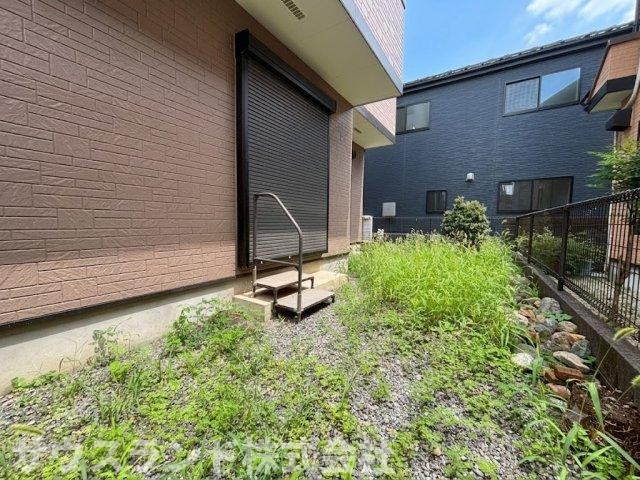 八王子市中野上町３丁目の庭|陽当たりの良いお庭付き。ガーデニングや家庭菜園、お子様の遊び場、外でのDIY作業など、用途多彩なスペースです。