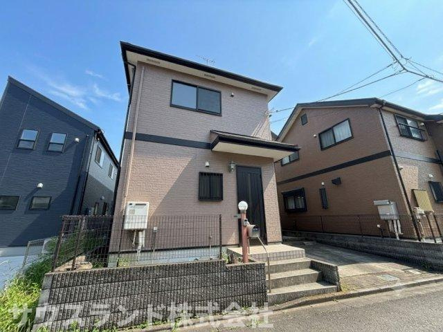 八王子市中野上町３丁目のその他|やわらかなベージュとブラウンでまとめた、親しみやすい外観です！青空に映える落ち着いた佇まいで、建物まわりには植栽を楽しめる空間もあり、季節の彩りを身近に感じながら心地よく暮らせます。