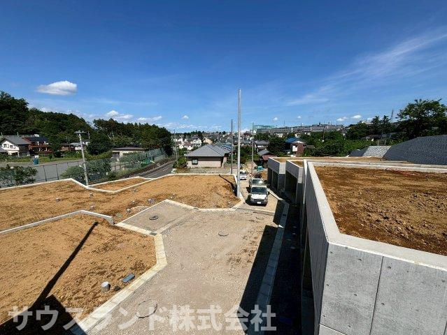 八王子市山田町の展望|空の広さを身近に感じられる、開放感あふれる住環境です！周辺に高い建物がないため、陽射しや風が届きやすく、洗濯物を干す時間も気持ちよく過ごせます。