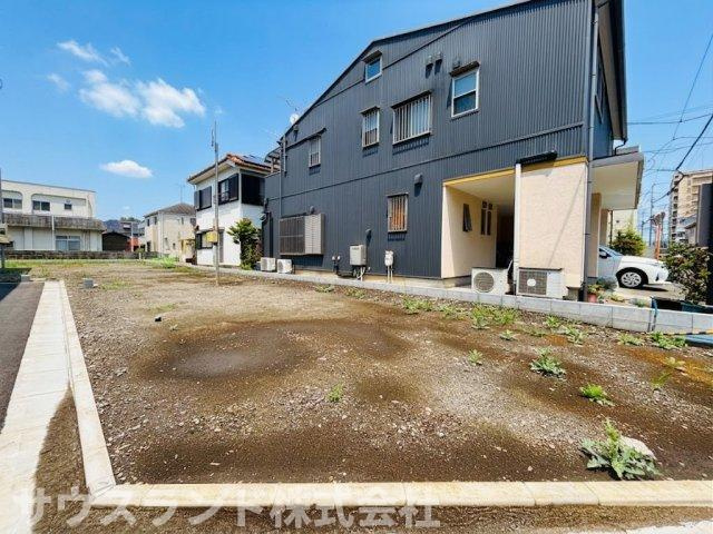 八王子市上野町の外観|ゆとりある敷地面積が確保された、広々とした建築用地です！カースペースやお庭など、ご家庭の好みに合わせて外の空間を自由にアレンジして活用できます。ガーデニングやBBQなども存分に楽しめる広さです。