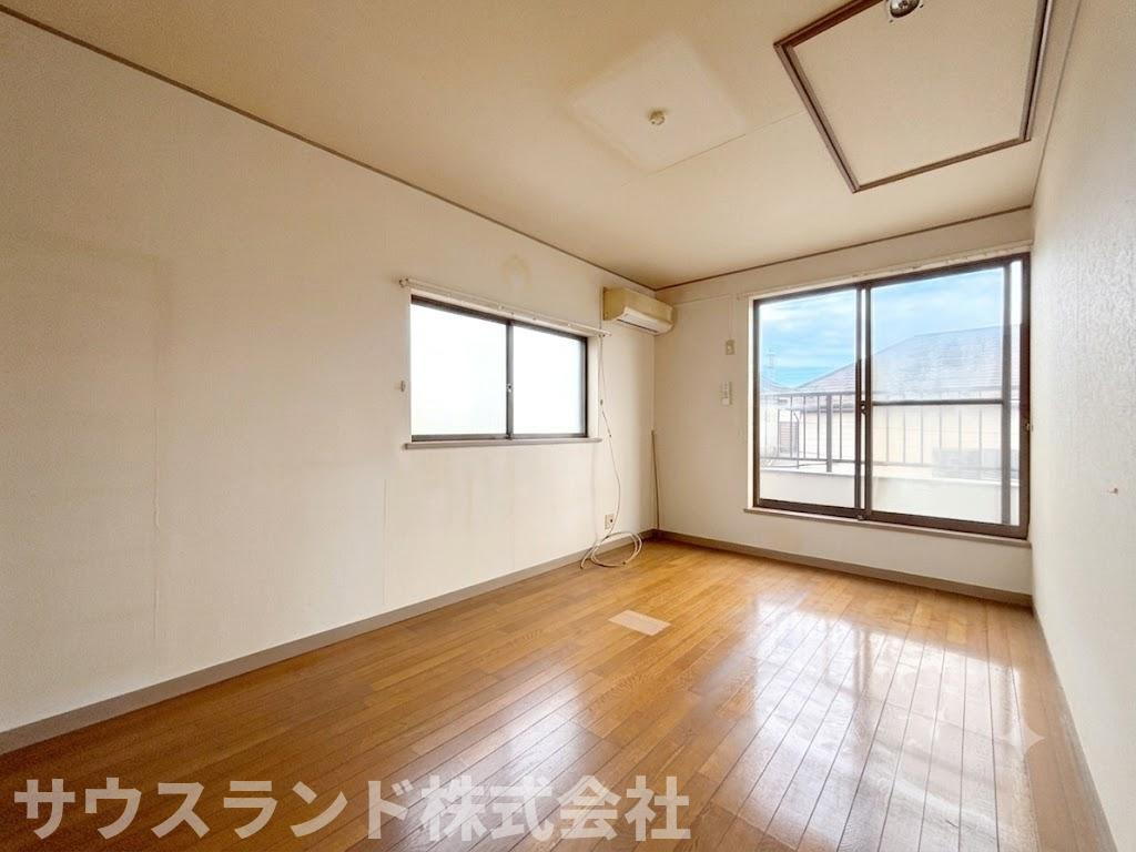 八王子市大谷町の寝室|7帖以上の洋室はベッドを置いてもゆとりがあり、好みのインテリアでプライベート空間を楽しめます。
