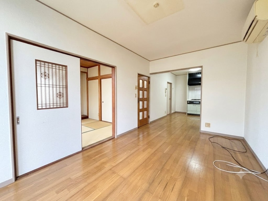 八王子市大谷町の居間・リビング|リビングとダイニングを使い分けしやすく、食事や寛ぎなど、それぞれの時間を大切に過ごすことができます。