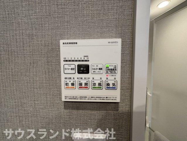 マクシスタワーズアーバンデュオの防犯設備|梅雨の時期や春先の花粉の時期など、外に洗濯物が干せない時期に、天気や気温を気にせず洗濯物を干すことができます。室内干しのニオイが軽減され、お部屋の湿気も気になりません。