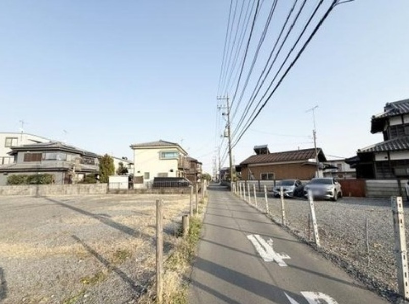 八王子市大楽寺町第1期（24-1期）の前面道路含む現地写真|どこか心が落ち着く現地。都会の派手さはありませんが、自然と共に暮らせる落ち着いた街並みが印象的です。