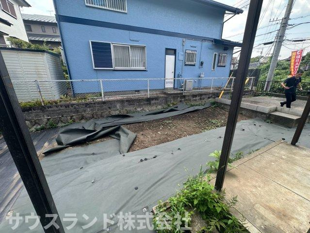 八王子市北野台の庭|敷地内にはゆとりあるお庭のスペースが確保されています！ガーデニングや家庭菜園を楽しんだり、お子様が遊ぶスペースとしても活用できます。外の空間を自由にアレンジして、ご家庭に合わせた使い方が可能です。
