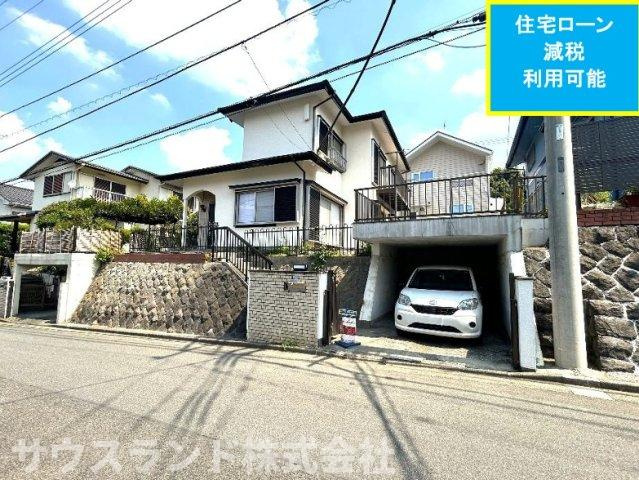 八王子市北野台の外観|見晴らしの良い高台に位置する、日当たり良好な建物の外観です！周囲の視線を気にすることなく、プライベートな時間をゆったりと楽しむことができます。風通しも良く、開放的な気分を味わえる恵まれた住環境です。
