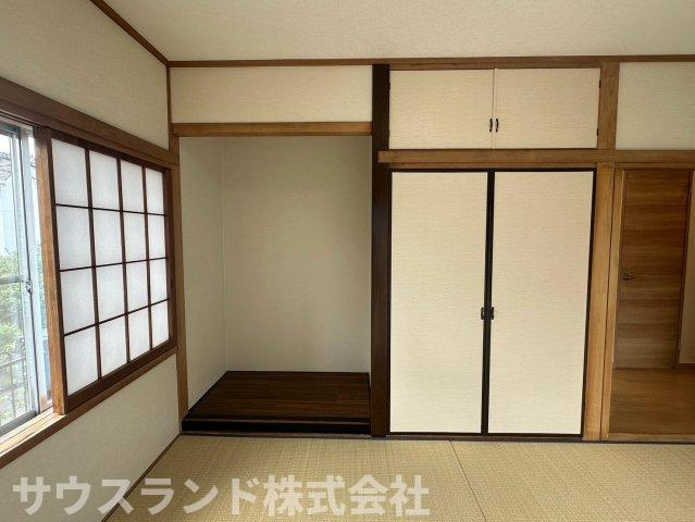 八王子市北野台の和室|和室には、お布団や季節の品をたっぷりとしまえる大容量の押し入れが備わっています！天袋も付いているため、普段使わないものもしっかりと収納できます。お部屋をすっきりと整理整頓できる機能的な設計です。