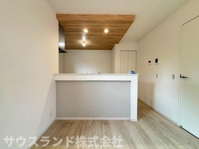 八王子市子安町2期のキッチン|くつろぎとおいしい時間が広がる、快適なダイニングスペース。