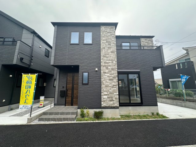 八王子市上野町1期 新築戸建てのその他|モダンで洗練されたデザインの外観です！重厚感のある外壁アクセントが落ち着いた雰囲気を演出しています。来客時にも誇れる美しい佇まいで、帰宅するたびに気持ちが高まるような洗練されたデザインです☆