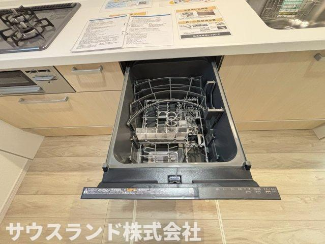 八王子市高尾町1期のその他|毎日の家事をしっかりサポートしてくれるビルトイン食器洗浄乾燥機付きです！食事の後片付けをお任せできるので、ご家族でゆっくり過ごす時間が増えます。手洗いに比べて節水効果も期待できて環境にも優しいです♪