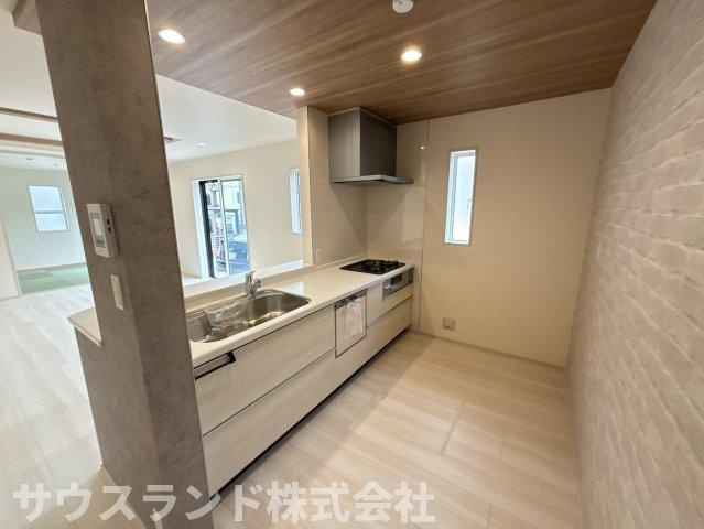 八王子市北野台1丁目のキッチン|家族との会話を楽しみながら料理ができる対面式キッチン。毎日の家事時間も心地よく過ごせます。