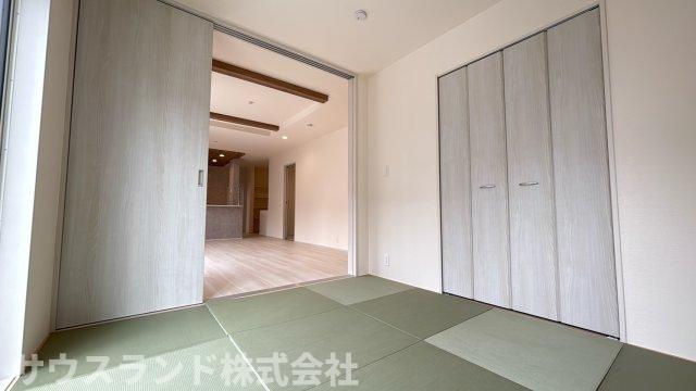 八王子市北野台1丁目の和室|フチなし畳が使われた和室は洋風のリビングともマッチして、お家全体の統一感を崩しません。