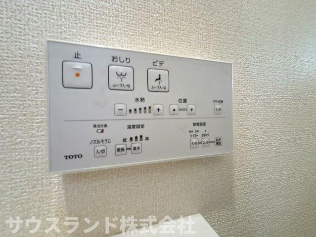 八王子市北野台1丁目の設備|温水洗浄便座を採用し、清潔さと使い心地に配慮した、快適なトイレ空間を実現します。