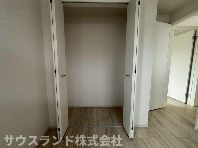 八王子市富士見町8期の収納|居室内に収納スペースを確保しているため、衣類や趣味の品もすっきり片付きます！ベッドや机を配置しやすく、プライベート空間を広く使えます♪