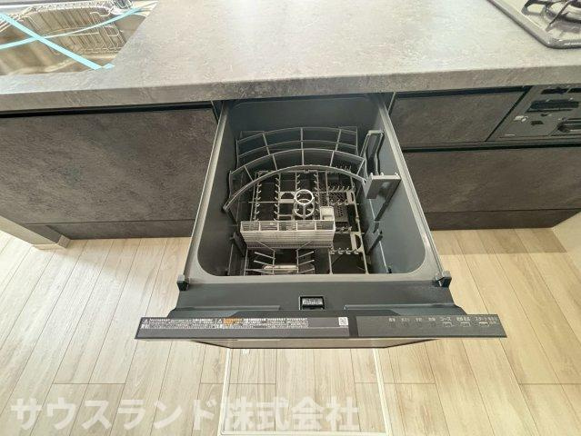 八王子市富士見町8期の設備|時短がかなう食洗機付きで忙しい家事をサポート♪食器洗いによる手荒れの心配もございません！手洗いよりも使う水の量が少なく済むので、節水にもなります。
