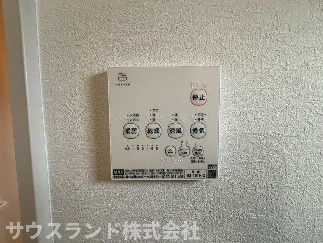八王子市富士見町8期の冷暖房・空調設備|梅雨の時期や春先の花粉の時期など、外に洗濯物が干せない時期に、天気や気温を気にせず洗濯物を干すことができます。室内干しのニオイが軽減され、お部屋の湿気も気になりません。