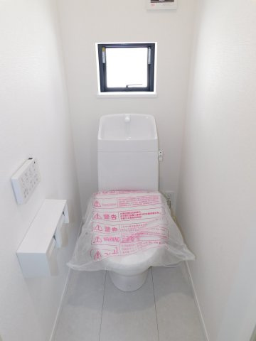 名古屋市港区福田２丁目の新築一戸建のトイレ|◇トイレ◇　　１・２階　シャワートイレ　リモコンパネル付き