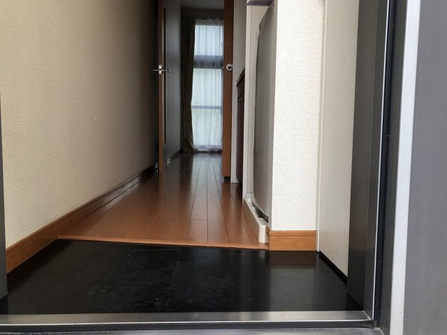 レオパレスＯＳＡＷＡの玄関