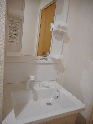 クレイノいちごの木の内装|独立洗面台付き