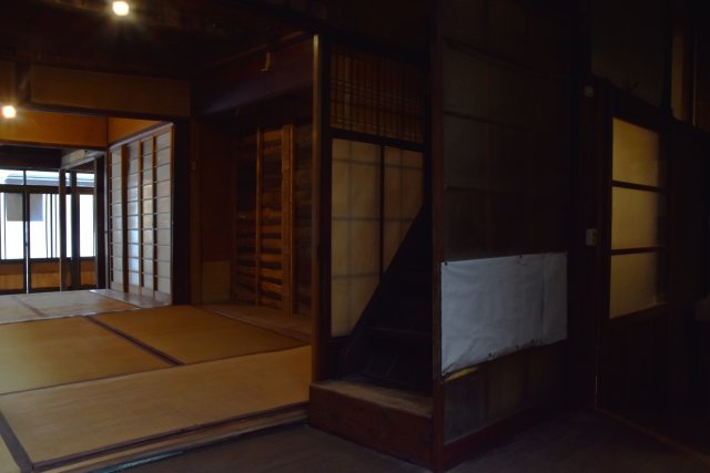 千本丸太町 もてなしの京町家の和室|奥にも階段が