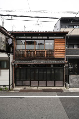 千本丸太町 もてなしの京町家の外観|通りを歩いていてもひときわ目を引く外観