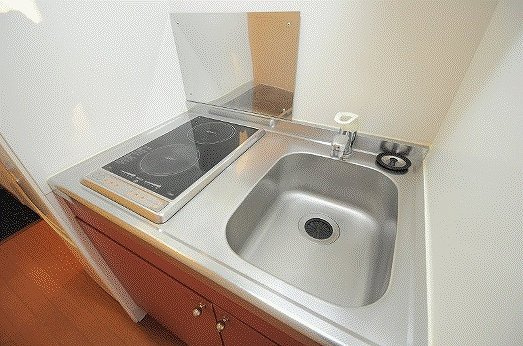 レオパレスＫ＆Ｒのキッチン|備品や設備仕様は号室等により異なります現地をご確認下さい。