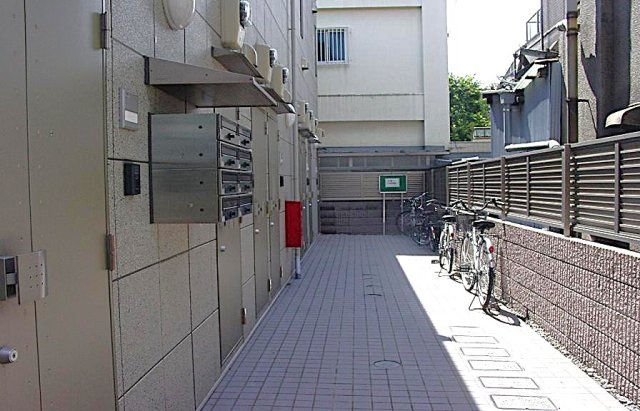 クレスト駒込Ⅱのロビー|駐輪は空きスペースに