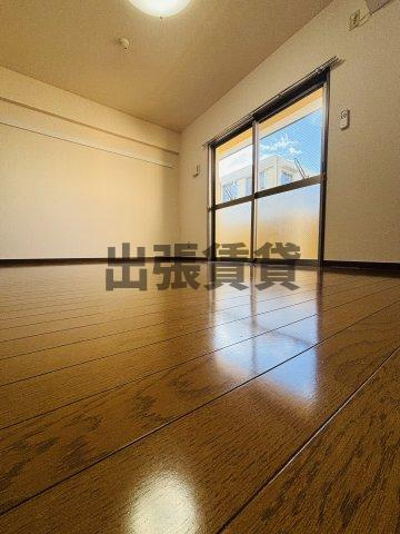 仲介手数料0円！シティライフ明が丘の居間・リビング