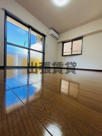 仲介手数料0円！シティライフ明が丘の居間・リビング