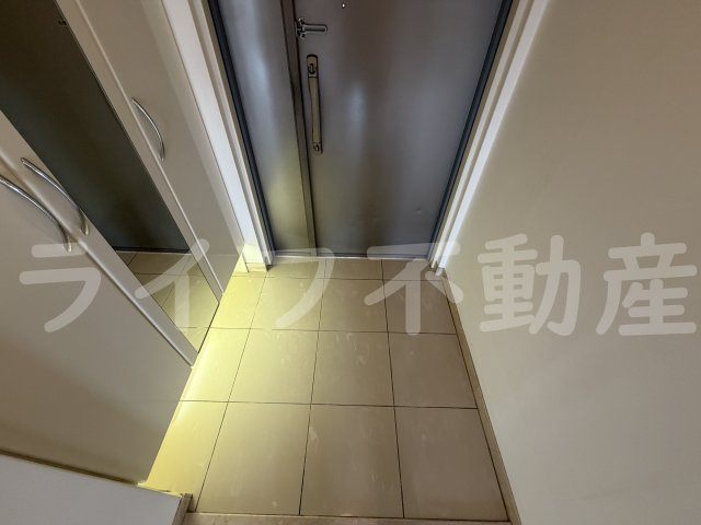 エスリード東花園の玄関