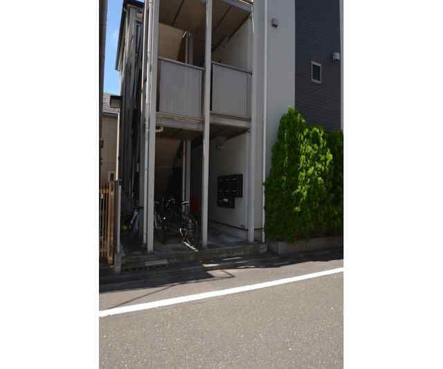 フォレストメゾン駒込のエントランス
