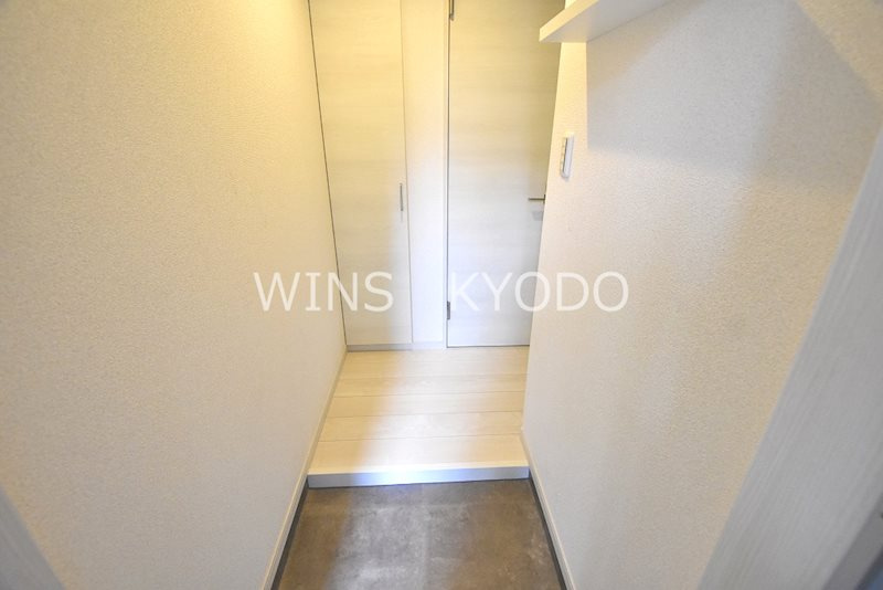 狛江市岩戸北３丁目のアパートの玄関