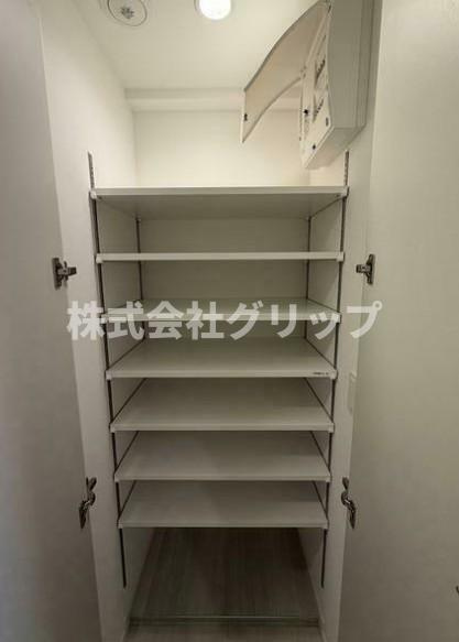 横浜市中区長者町４丁目の賃貸マンションの玄関