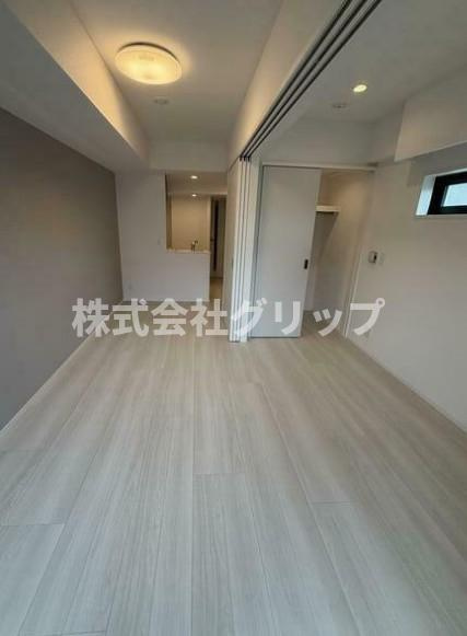 横浜市中区長者町４丁目の賃貸マンションの洋室
