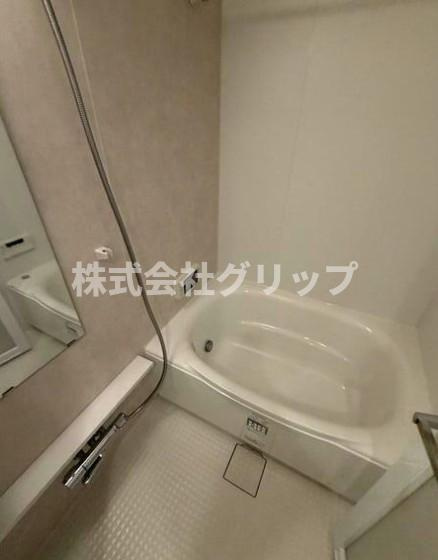 横浜市中区長者町４丁目の賃貸マンションの浴室