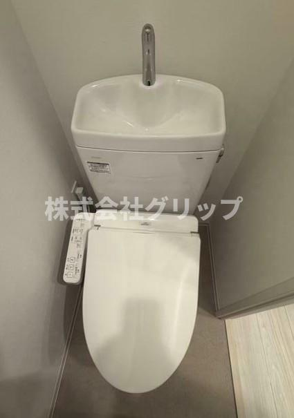 横浜市中区長者町４丁目の賃貸マンションのトイレ