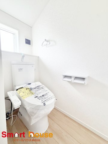 大蔵町第37のトイレ|節水型でエコなトイレには今では当たり前のウォシュレット付き。換気機能も着いているので常に快適ですね♪