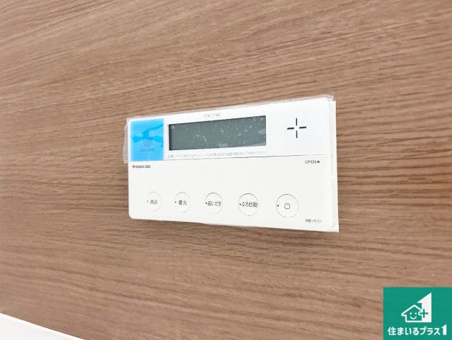 神戸市北区山の街　新築一戸建てのキッチン|リビングと統一感があり、使い勝手のいいキッチン。広々としているので、二人並んで作業が出来ちゃいます。お子様と一緒に色々なお料理に挑戦できるスペースがあります。