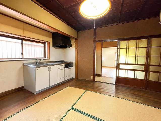 我孫子市布佐　大型物置付き中古戸建の和室|※画像の一部はAIを用いて加工・編集しています。実際の状況と異なる場合がありますので、ご了承下さい。