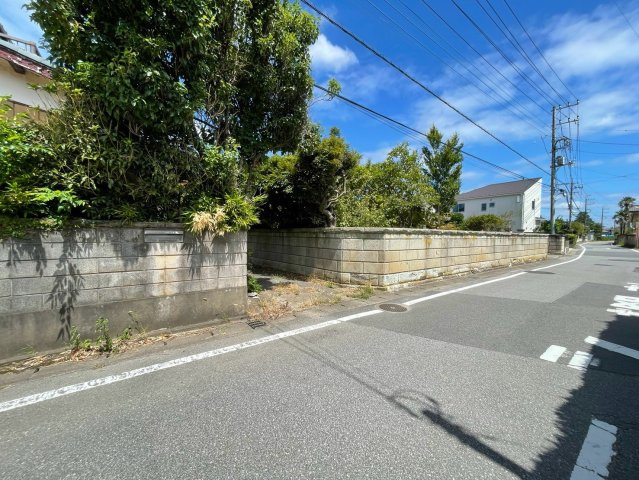 我孫子市布佐　大型物置付き中古戸建の前面道路含む現地写真