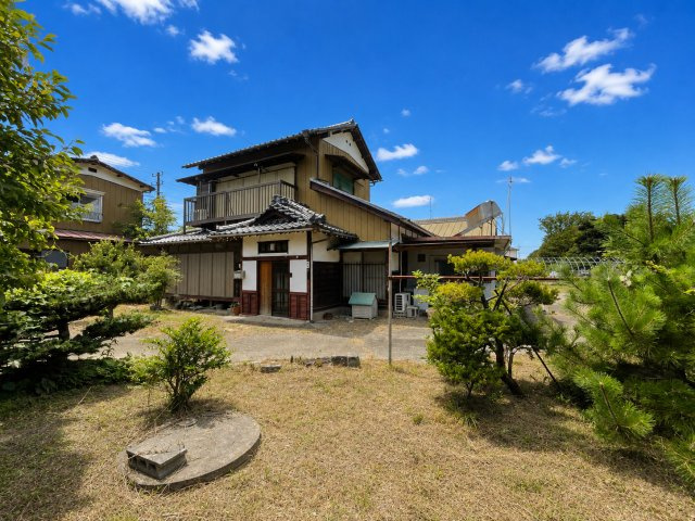 我孫子市布佐　大型物置付き中古戸建の外観|※画像の一部はAIを用いて加工・編集しています。実際の状況と異なる場合がありますので、ご了承下さい。